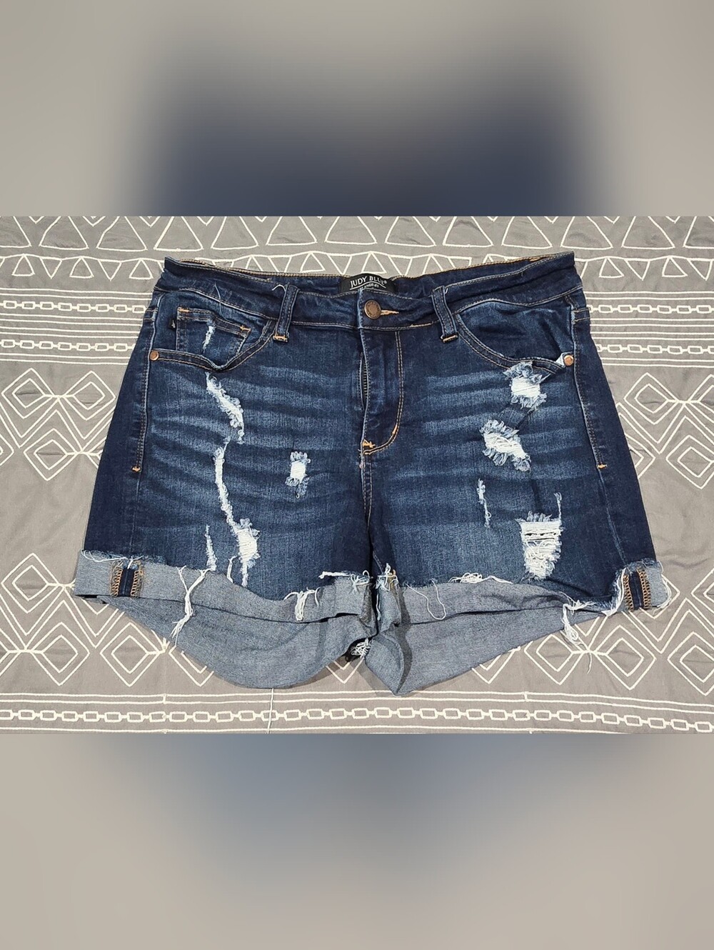 Judy Blue Midrise Distressed Cuffed Denim Shorts Size Large